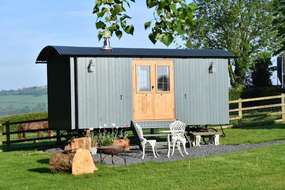The Shepherds Hut Кармартън Екстериор снимка