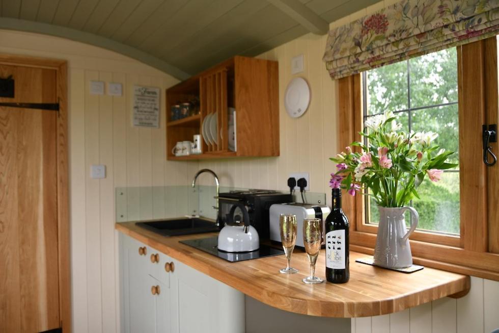 The Shepherds Hut Кармартън Екстериор снимка